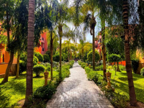 Stunning Patios & Gardens Apartment